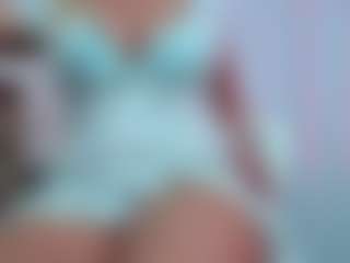 Live cam show with April - Curvy on fapnchat