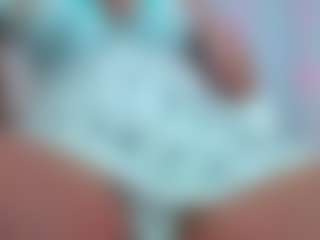 April MILF webcam performer live streaming
