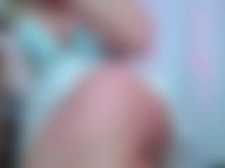 April MILF webcam performer live streaming