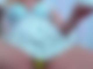 April MILF webcam performer live streaming