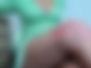 Live cam show with April - Thick on Camsoda