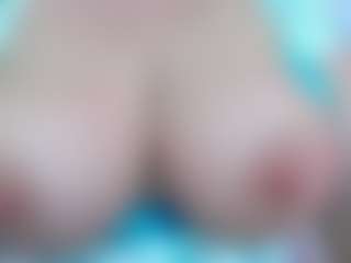 Live cam show with April - Mature on CamwithHer