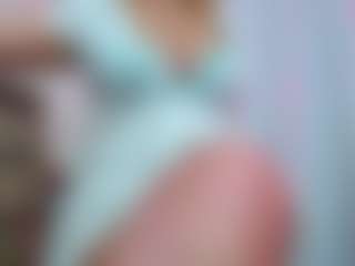 Live cam show with April - Lovense Middle Aged on Camming Site