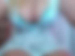 Live cam show with April - Blonde Hair Middle Aged on Stripli.com