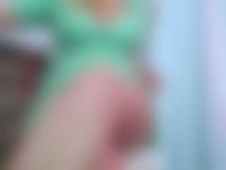 April MILF webcam performer live streaming
