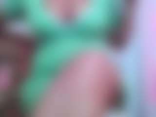 April MILF webcam performer live streaming