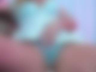 Live cam show with April - Cosplay BBW on AdultVida.com
