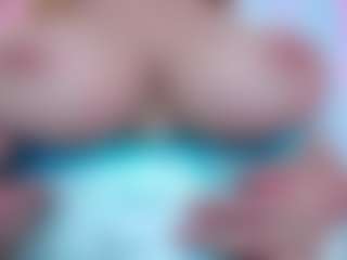 Live cam show with April - Blonde Hair Amateur on TottyGirls