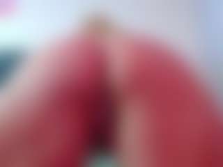April MILF webcam performer live streaming