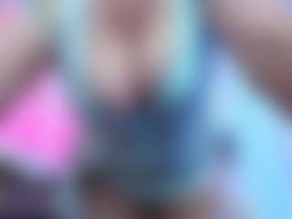Live cam show with April - Thick on Camsoda