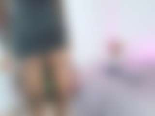 Karina MILF webcam performer live streaming