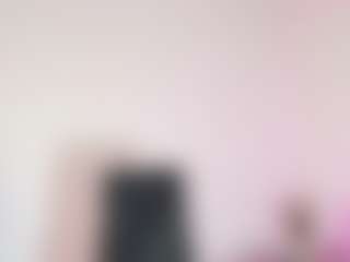 Karina MILF webcam performer live streaming
