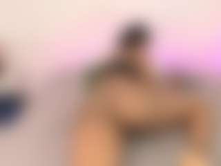 Karina MILF webcam performer live streaming