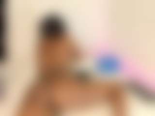 Live cam show with Karina - Ebony MILF on Camming Site