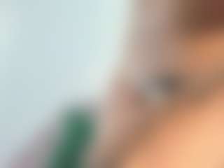 Karina MILF webcam performer live streaming
