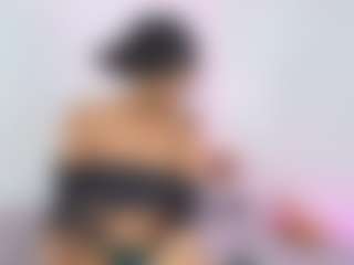 Karina MILF webcam performer live streaming