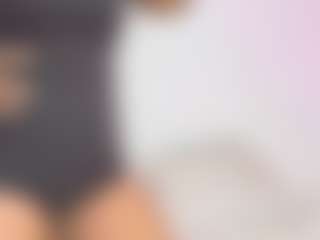 Karina MILF webcam performer live streaming