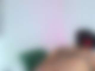 Live cam show with Karina - Ebony MILF on Sweet Sext