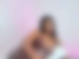 Karina, modelo webcam MILF transmitiendo en vivo