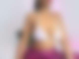 Live cam show with Karina - Flashing on live.xheat.ai