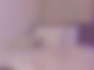 Live cam show with laravillalobos - MILF on live18s.com