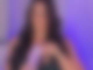 Live cam show with laravillalobos - Athletic MILF on Milf Play