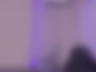 Live cam show with laravillalobos - Athletic MILF on Hubzter Live