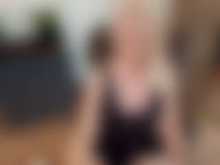Live cam show with mirelasilver - Dildo Or Vibrator Granny on xheatlive.com