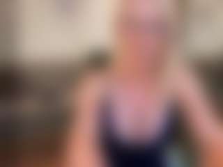 mirelasilver's Live Sex Cam Show