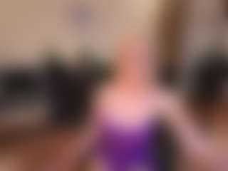 mirelasilver's Live Sex Cam Show