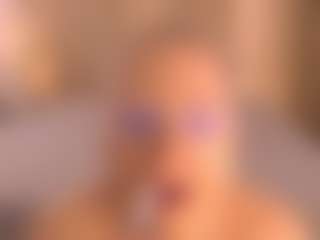 Live cam show with Arony - Mature on StripNow