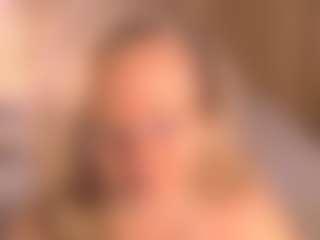 Arony MILF webcam performer live streaming