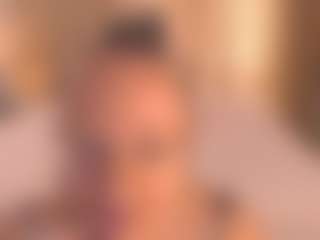 Live cam show with Arony - Granny MILF on Hubzter Live