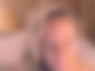 Live cam show with Arony - Blonde Hair MILF on makecum.org