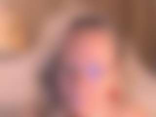 Live cam show with Arony - Blonde Hair MILF on Uber Horny