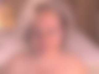 Live cam show with Arony - Blonde Hair MILF on Free Soda