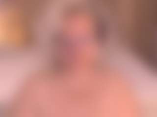 Arony MILF webcam performer live streaming