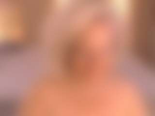 Arony MILF webcam performer live streaming
