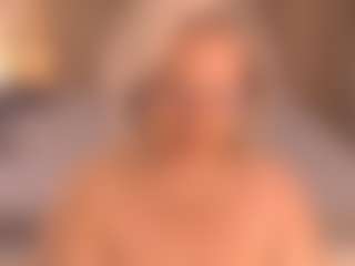 Arony MILF webcam performer live streaming