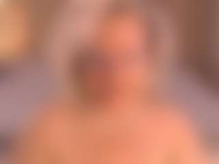 Arony MILF webcam performer live streaming