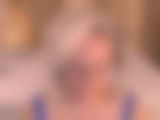 Arony MILF webcam performer live streaming
