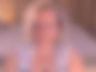 Arony MILF webcam performer live streaming