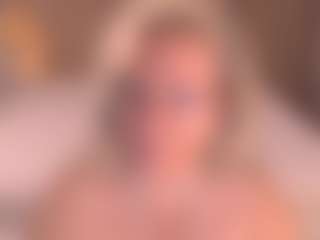 Arony MILF webcam performer live streaming