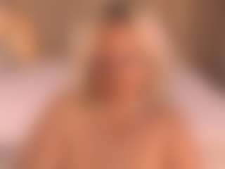Live cam show with Arony - Gamer Mature on Camsoda