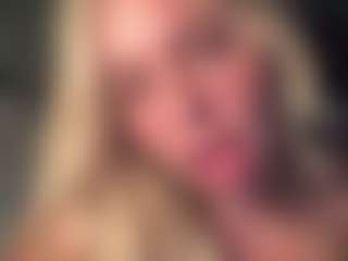 Live cam show with lillylox - Busty on xDating