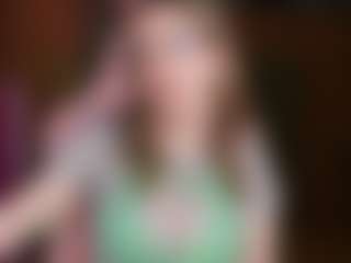 Live cam show with nicolebloom - Glasses on madthumbs