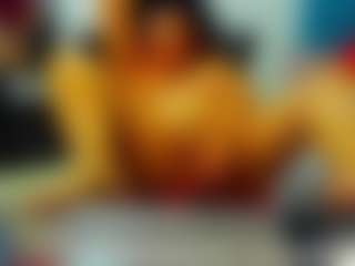 Live cam show with valerya-sweet - Curvy Middle Aged on Latina Girls
