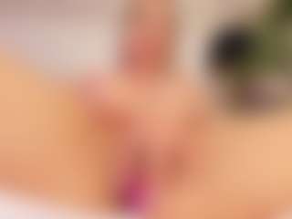 Live cam show with Emilly Bronte - Teen (18+) on live18s.com