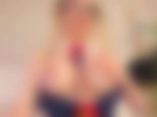 Live cam show with Emilly Bronte - Teen (18+) on UwU Esports