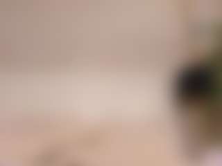 Live cam show with Emilly Bronte - Oil on xDating
